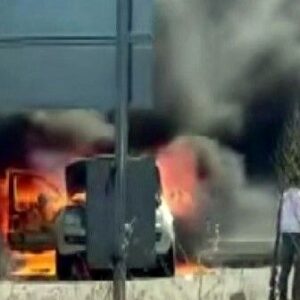 alev topuna dondu sakaryada yanan arac kullanilamaz hale geldi Wl9NEHAI