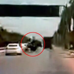 antalyada polis aracina carpan ticari arac kazasi MN7F5AQb