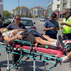 edirnede motosiklet yayaya yol veren otomobile carpti 1 yarali 78TwGVUD