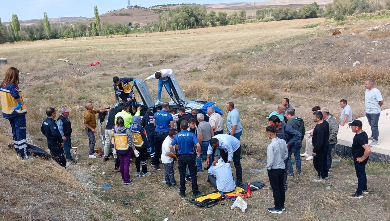 dugun konvoyunda feci kaza TFnf8fUF