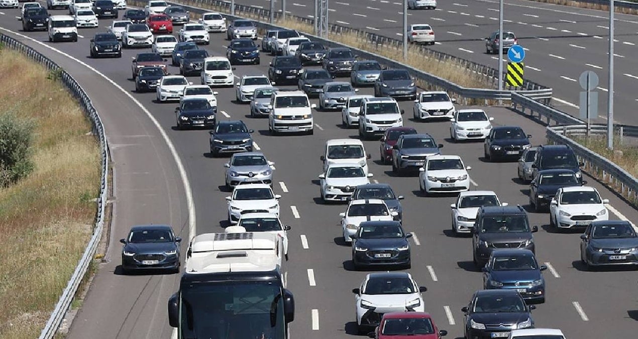 istanbulda sabah trafigi yuzde 72ye cikti gxn97xuw