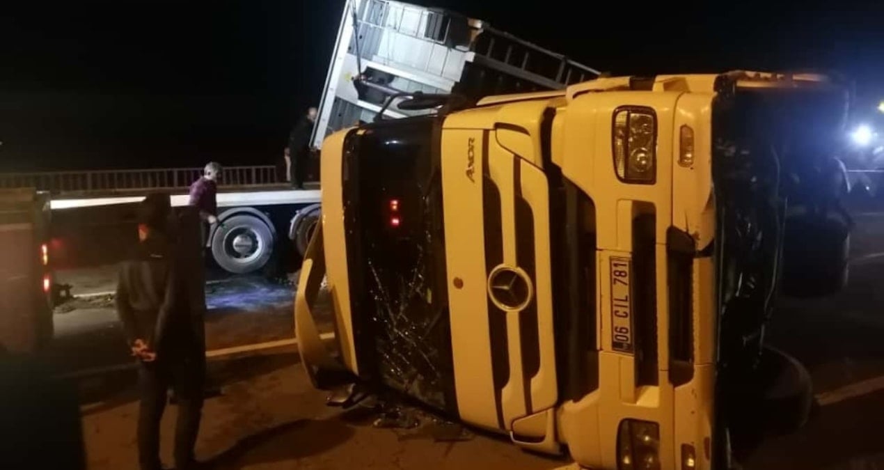 karadeniz sahil yolunda tir devrildi Vhf4dYqB