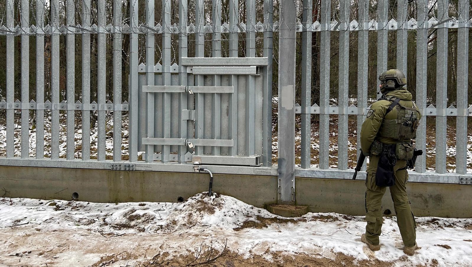 polonyadan belarus ile olan sinir kapilarini kapatma karari kuAR3t1Y