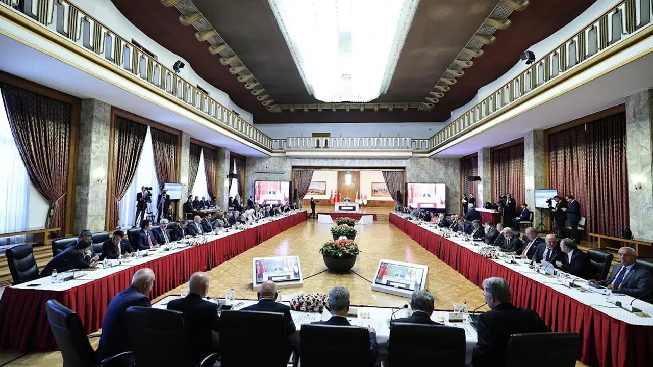 surec komisyonunun 10 toplantisinda akademisyenler dinlendi biz burada konusuyoruz bizim guvencemiz var mi bilmiyorum VaxBL2su