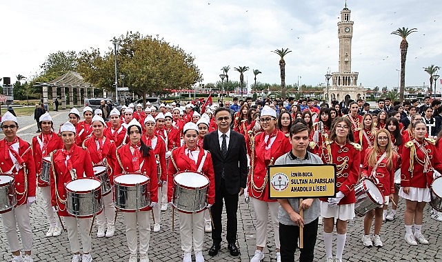 29 ekim cumhuriyet bayrami etkinlikleri izmirde buyuk bir coskuyla devam ediyor NsAhsisM.jpg