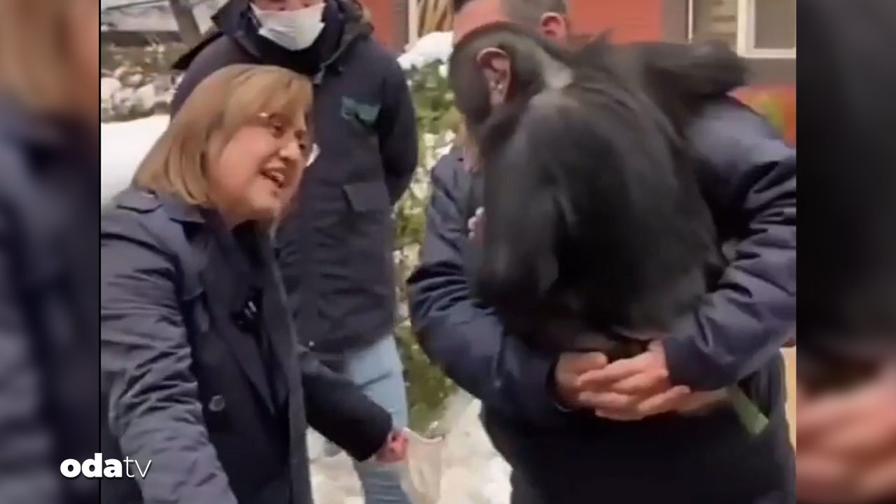 Fatma Şahin’in şempanzeyi sevdiği o anlar yeniden gündem oldu