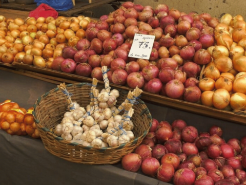 Kuru soganda etiket oyunu bakanlik uc harfli market zincirine cezayi kesti gTd4X536